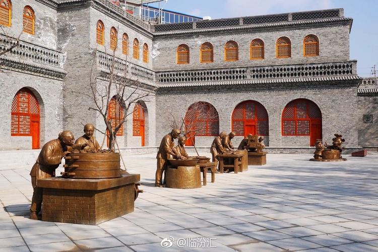 《名吃》雕塑和民俗广场是乡宁县实施的重点城建文化项目
